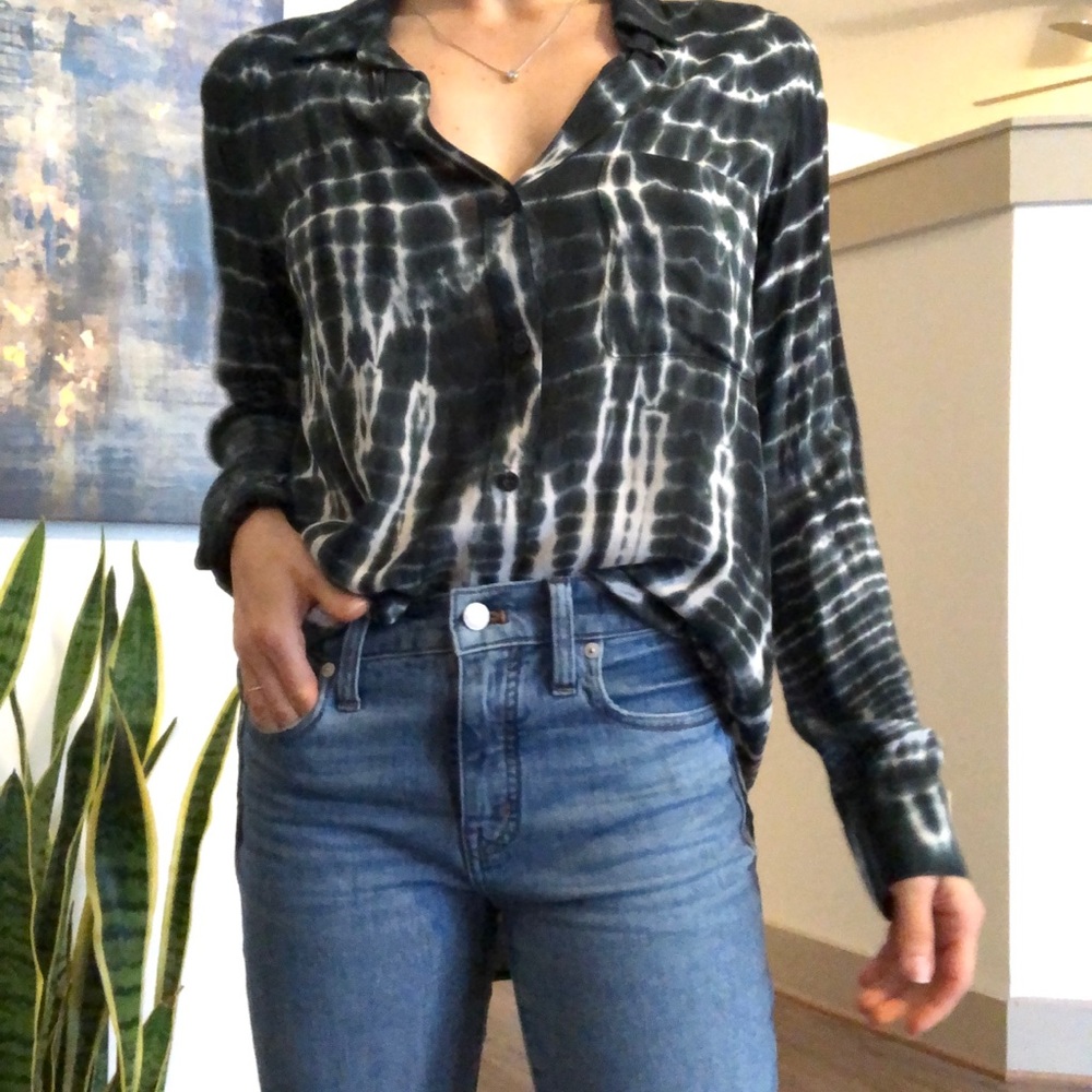 Bella Dahl tie dye shirt